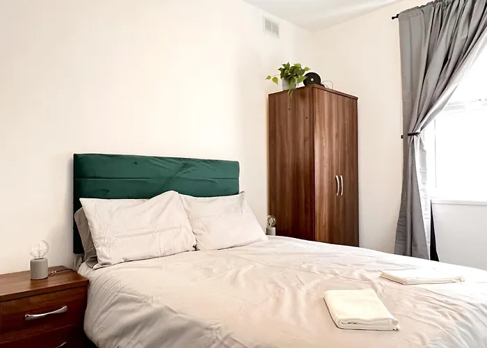 Spacious One Bedroom Apartment Next To Winter Gardens With Free On-Site Parking, Blackpool