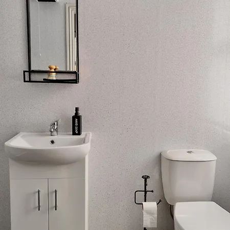 Spacious One Bedroom Apartment Next To Winter Gardens With Free On-Site Parking, Blackpool Esterno foto