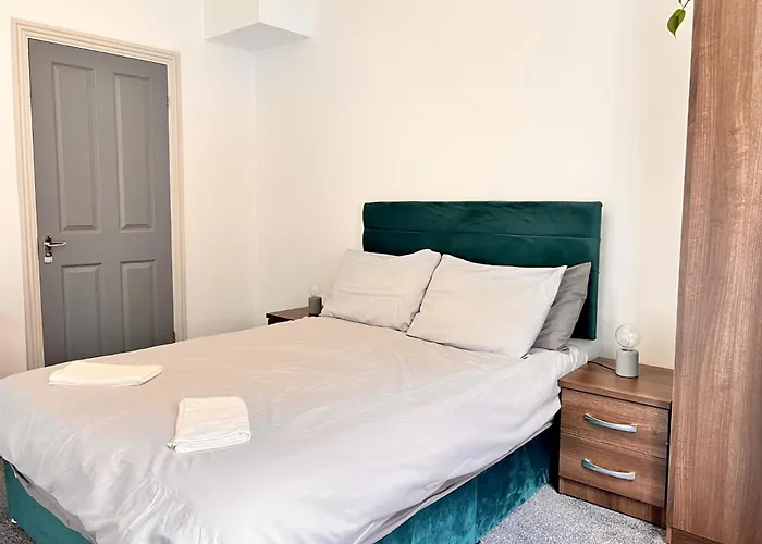 Spacious One Bedroom Apartment Next To Winter Gardens With Free On-Site Parking, Blackpool