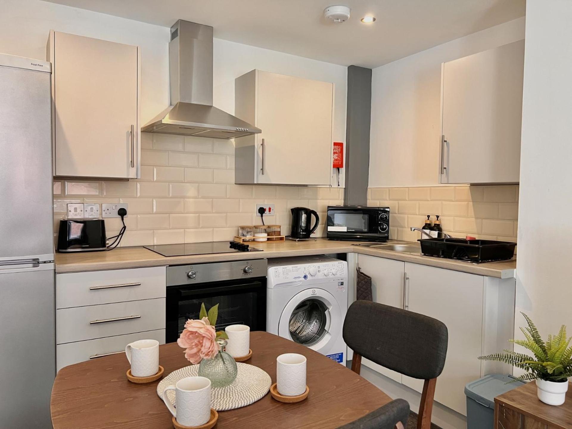 Spacious One Bedroom Next To Winter Gardens With Free On-site Parking, Appartamento