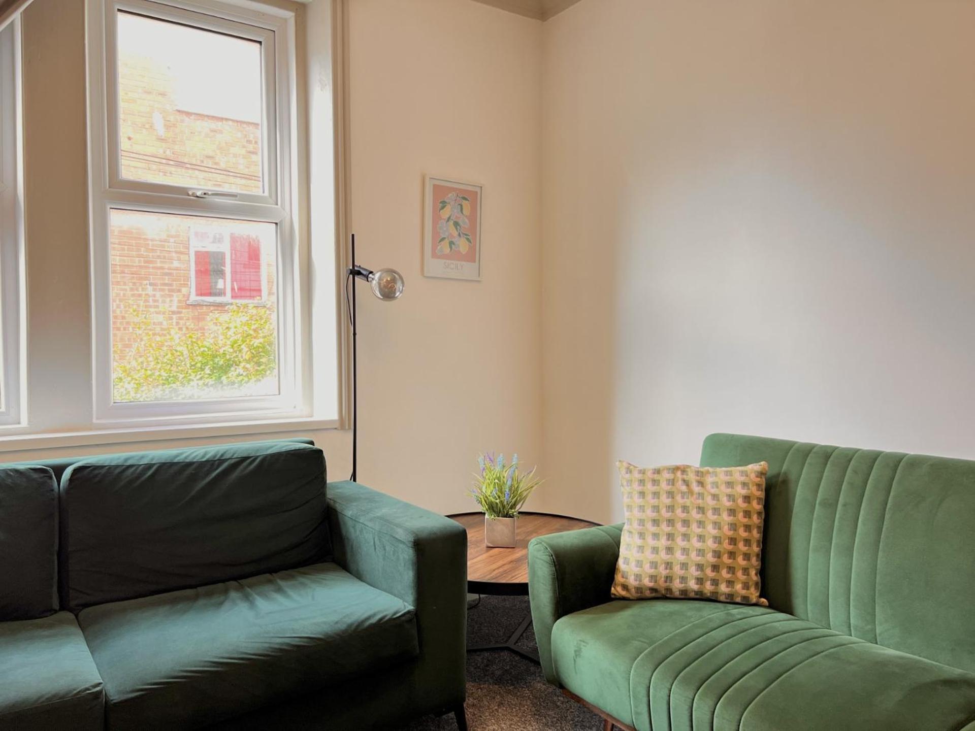Spacious One Bedroom Next To Winter Gardens With Free On-site Parking, Appartamento